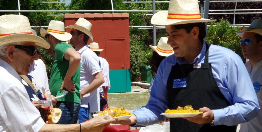 Más de mil vecinos han asistido hoy a la paella organizada por el Partido Popular