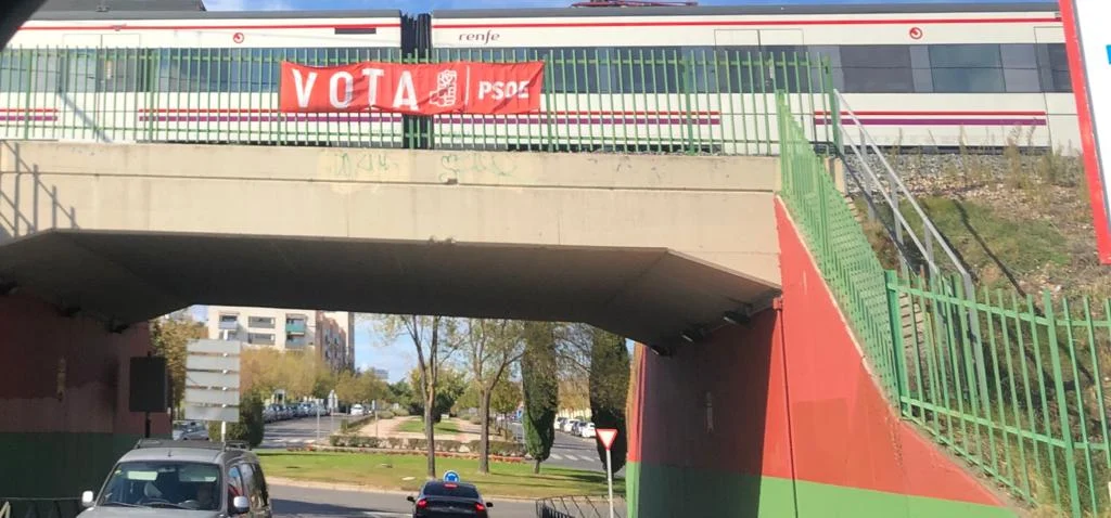La Junta electoral obliga la PSOE de Alcorcón a retirar pancartas ilegales