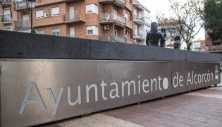 El Gobierno de Natalia de Andrés deja de gastar 300.000 euros en colegios