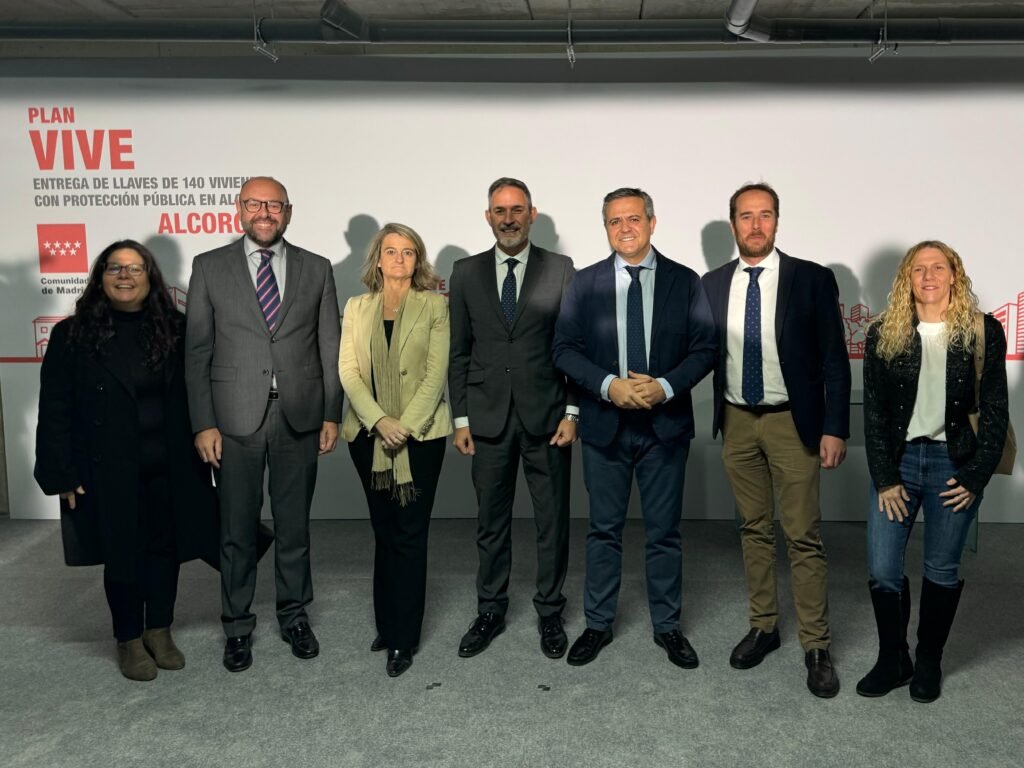 La Comunidad de Madrid entrega en Alcorcón las llaves de las primeras 140 viviendas de alquiler a precio asequible del Plan Vive