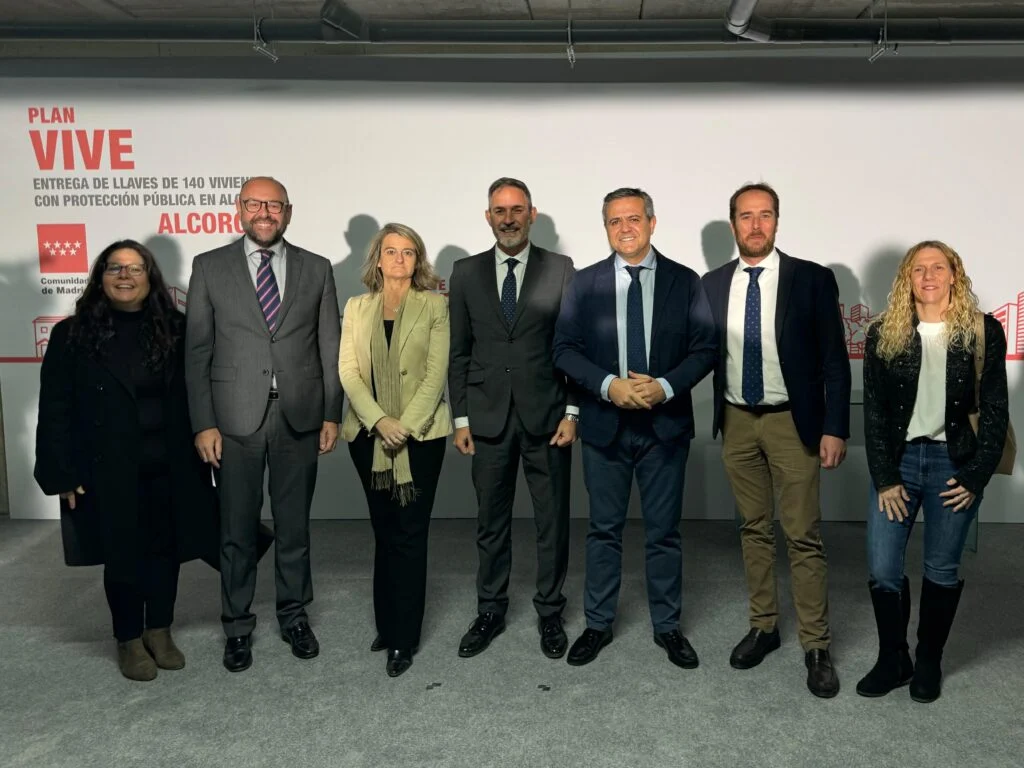 La Comunidad de Madrid entrega en Alcorcón las llaves de las primeras 140 viviendas de alquiler a precio asequible del Plan Vive