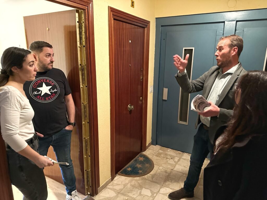 Vuelve el “Puerta a Puerta” en Alcorcón: El PP comparte su trabajo con los vecinos