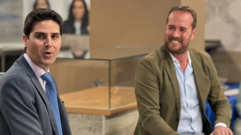 “Gobierno de Isabel Díaz Ayuso: 2 Millones de Euros vs Ayuntamiento de Alcorcón: 0”. La educación de nuevo a debate en la sede del Partido Popular de Alcorcón