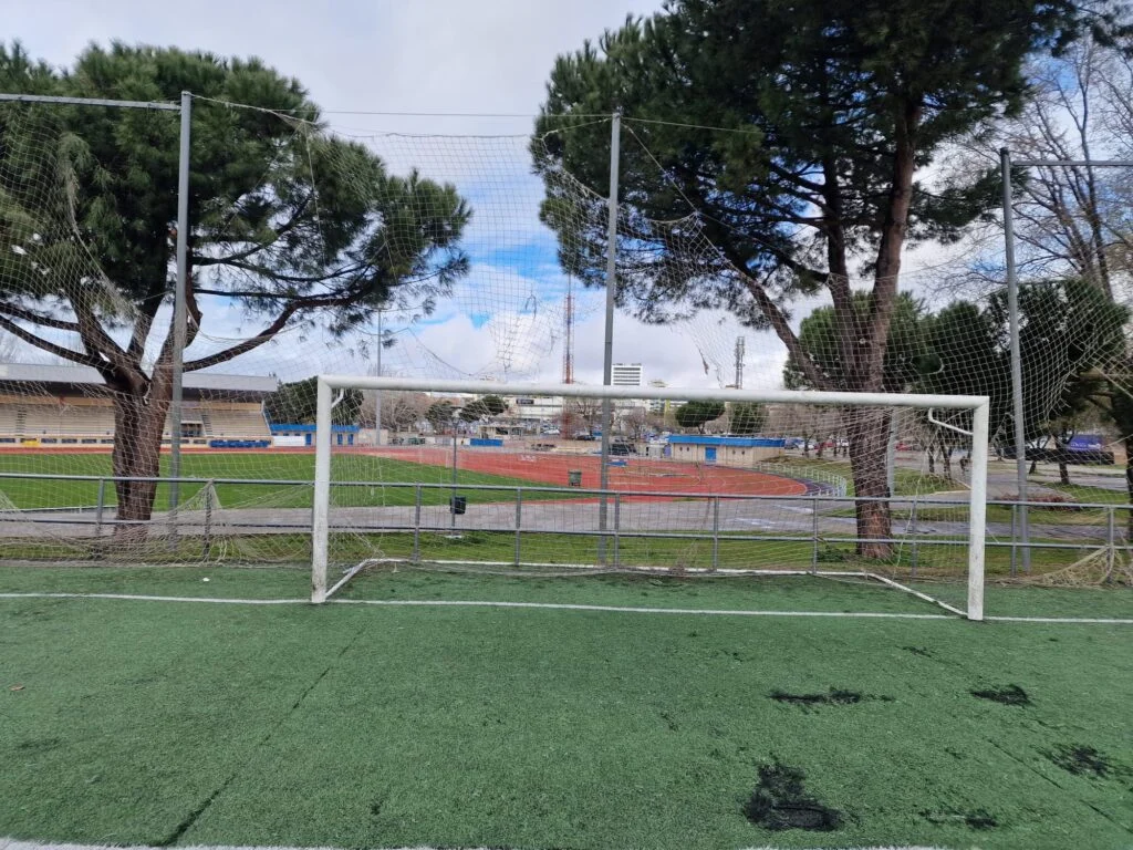 Campos en ruinas y promesas incumplidas: el PP exige al Gobierno de Testa que actúe ya por la seguridad de los deportistas