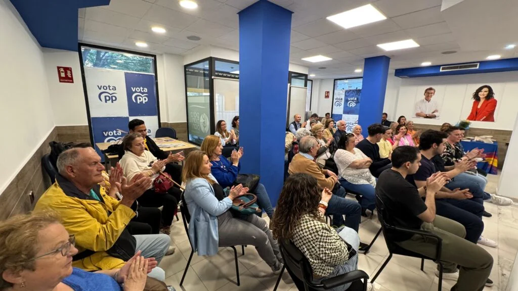 “No contaban con las madres” llega a la sede del PP de Alcorcón de la mano de su autora, Nuria Coronado
