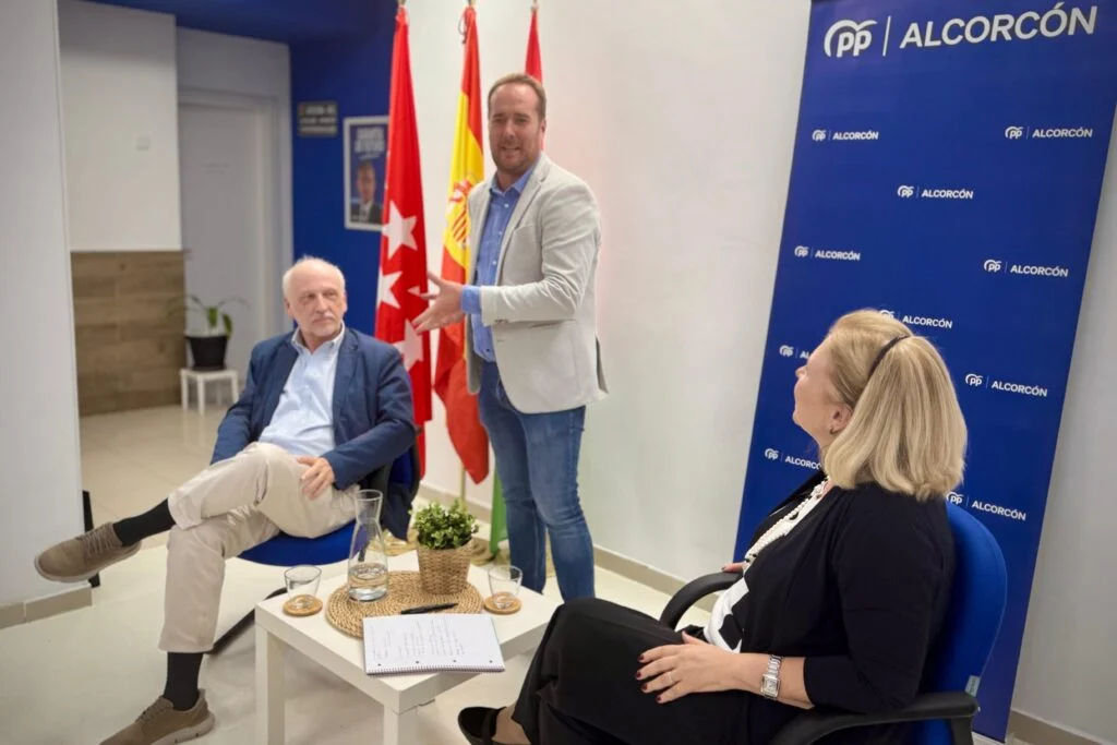 “España ante una encrucijada”: reflexiones de Gabriel Elorriaga en la Sede del PP de Alcorcón